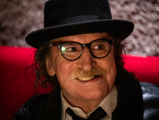 Charly García recupera el registro en vivo del emblemático ciclo de conciertos que brindó en el Teatro Gran Rex