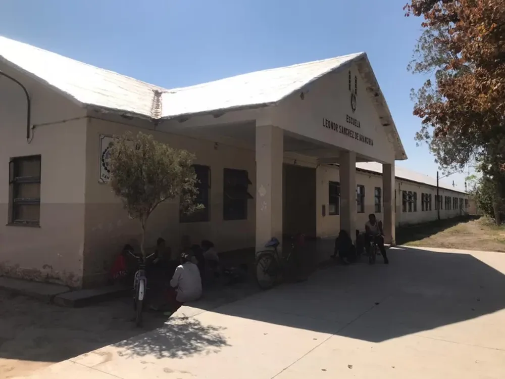 Accidente en una escuela de Caucete: resbaló de una escalera y quedó grave