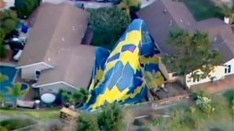 Cae el globo aerostático donde festejaban su boda