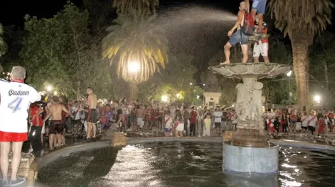 [Fotos] La Plaza 25 volvió a ser el epicentro de los festejos de los ‘millonarios’ sanjuaninos