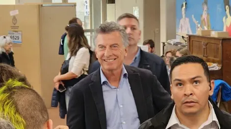 El ex presidente Mauricio Macri votó y afirmó “vemos que va a haber balotaje”
