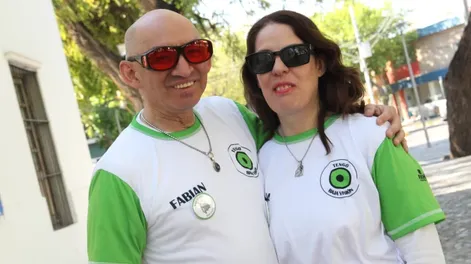 Ariana Ruiz Clavijo y Fabián Salinas. Él es vicepresidente y ella integrante del grupo Baja visión San Juan, en el marco del cual se conocieron