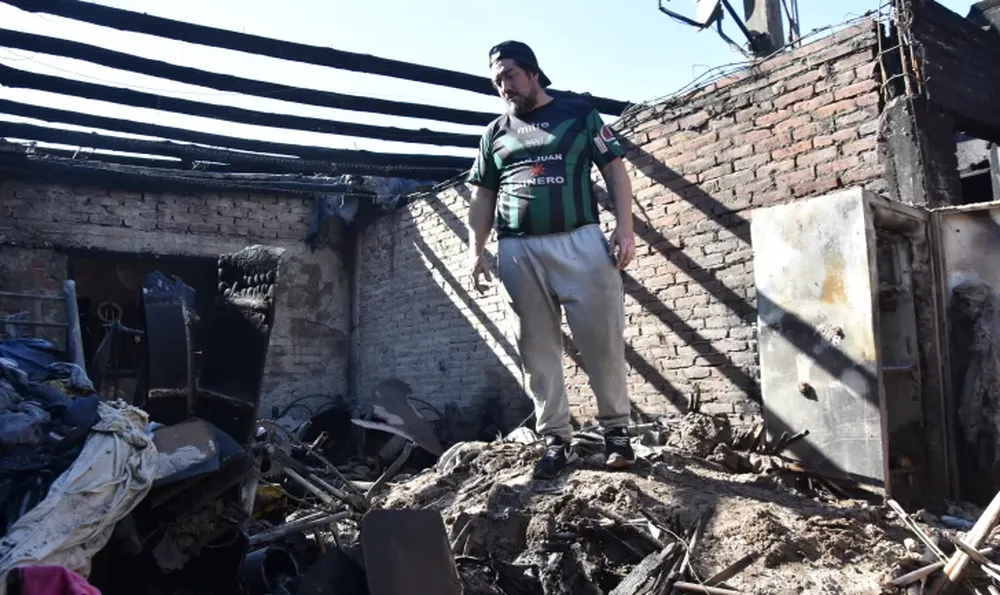 Son 10 y el fuego los deja con lo puesto, ¿fue intencional?