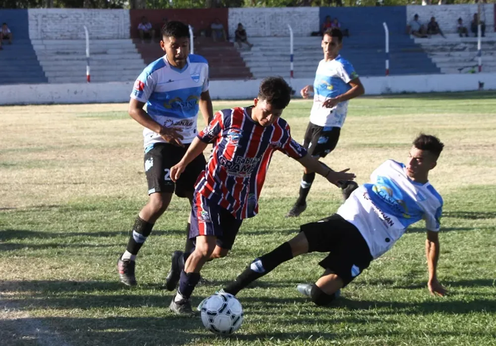Peñarol goleó a Del Bono y se puso como escolta de los tres punteros