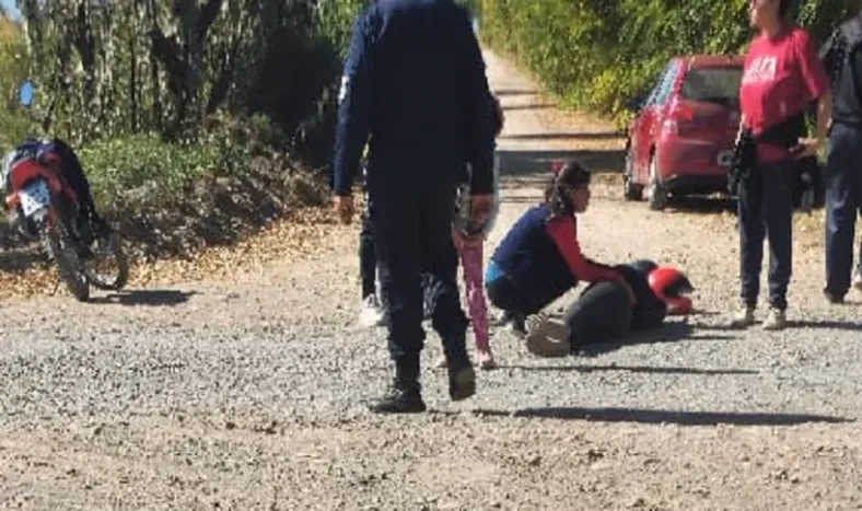 Una mujer resultó herida tras un choque entre un auto y una moto en Médano de Oro
