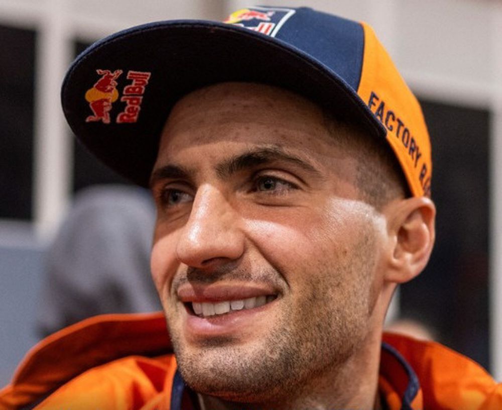 Kevin Benavides abandonó