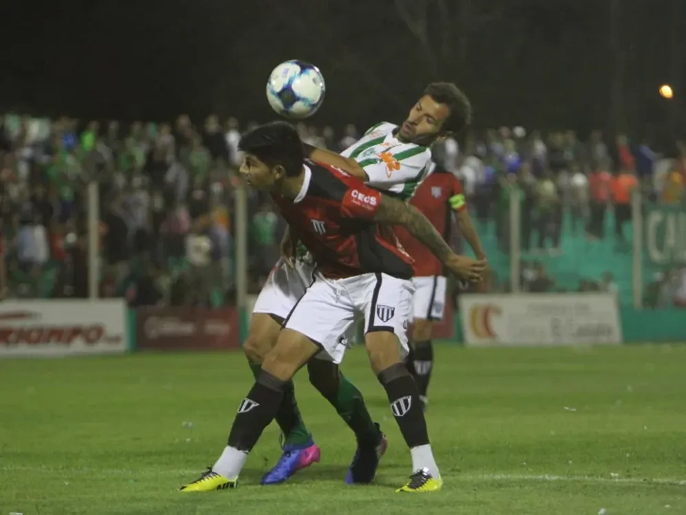 A cancha llena, Desamparados erró un penal y terminó empatando