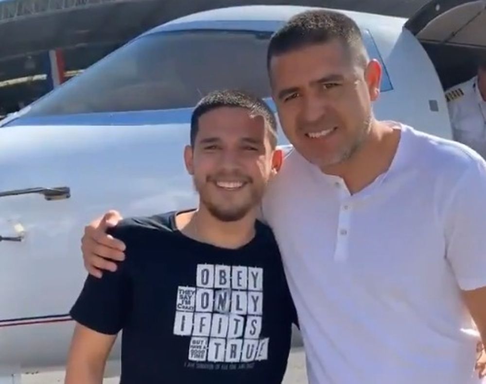La inesperada reacción de un fanático al ver a Riquelme que se volvió viral