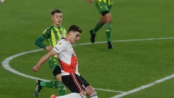 River le ganó con autoridad a Aldosivi y quedó a dos puntos de los líderes