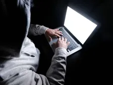 Lo descubrieron por enviar un video porno con una menor de 14 años: dijo que lo hackearon, pero terminó aceptando un juicio abreviado Lo descubrieron por enviar un video porno con una menor de 14 años: dijo que lo hackearon, pero terminó aceptando un juicio abreviado