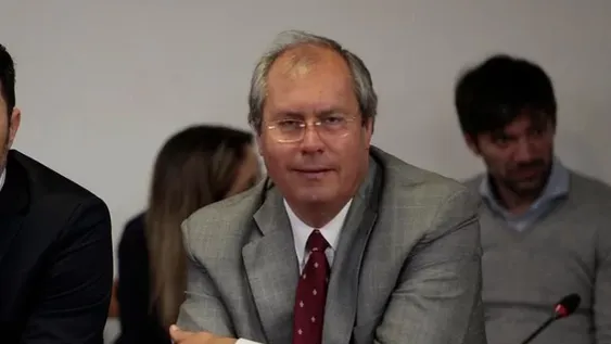 El perfil del diputado Héctor Olivares