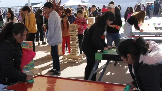 Un gran patio de juegos que atrajo a chicos y a grandes