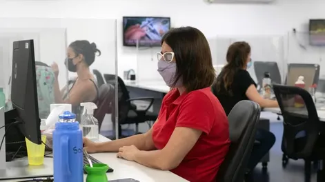 Reportaron 208 muertos, la cifra más alta de la tercera ola, y 128.321 nuevos contagios