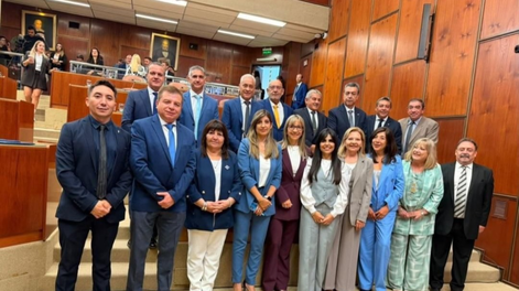La foto justicialista con Aranda, Sánchez, Ortiz, Cabello y compañía.-