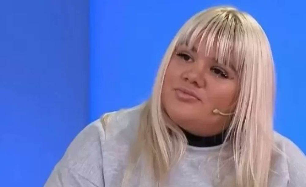 Insólito: una chica festejó su cumpleaños con una torta de More Rial