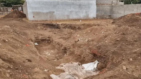 ZONA CERO. Los especialistas forenses ya trabajan en el lugar.