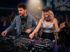 Los DJs no solo influyen en el éxito o fracaso de una celebración. Su oficio va más allá y es lo que destaca este Día Internacional Los DJs no solo influyen en el éxito o fracaso de una celebración. Su oficio va más allá y es lo que destaca este Día Internacional