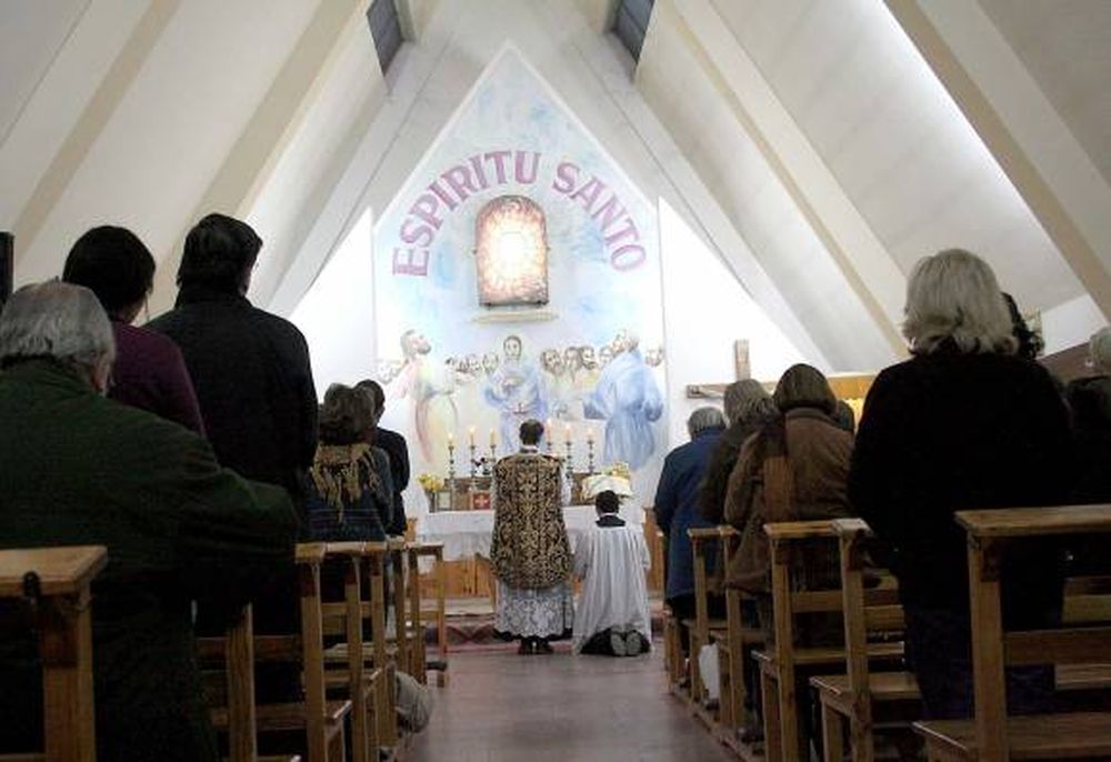 De frente a Dios…. de espaldas a los fieles