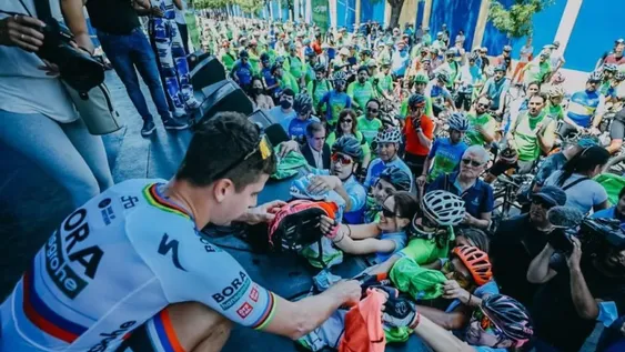 San Juan paseó su pasión por La Boca