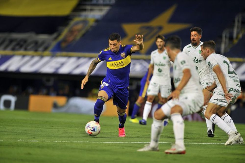 Boca reaccionó a tiempo y consiguió un punto ante Sarmiento en La Bombonera