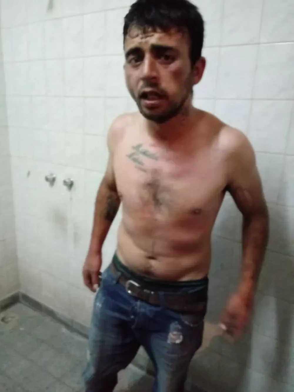 Noche de furia: agredió a su ex, rompió un patrullero y atacó a la policía