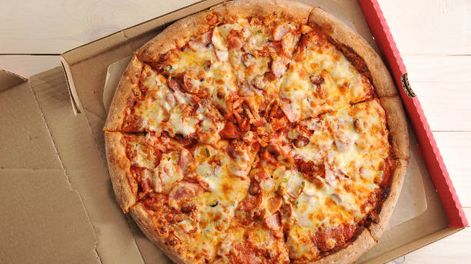 Pidió una pizza por delivery y se llevó una decepcionante sorpresa: “Hojas A4”