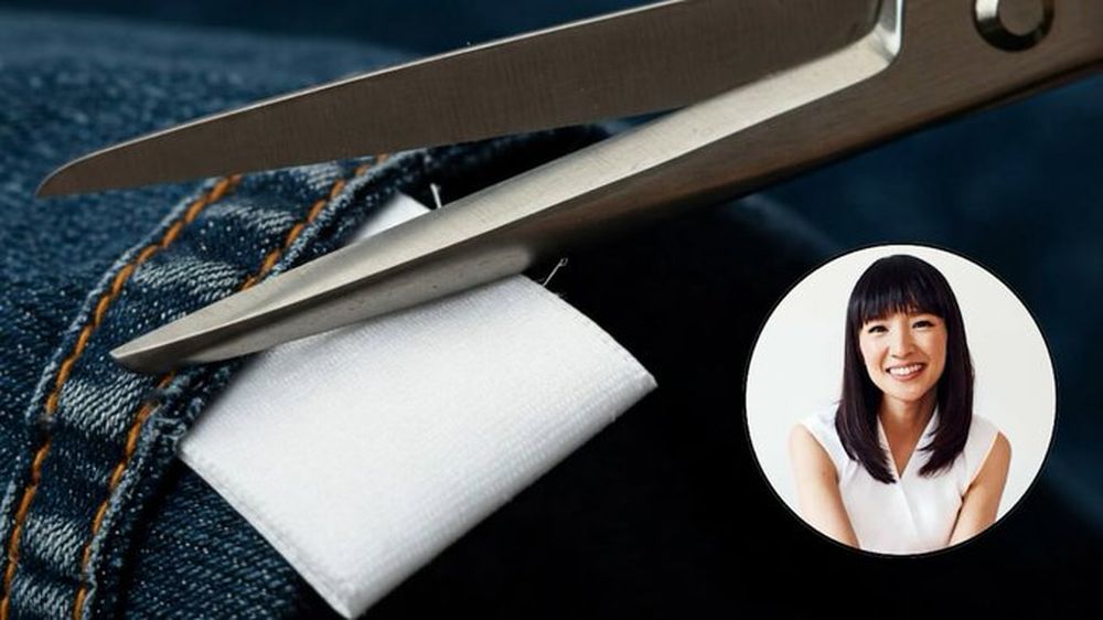 Por qué conviene cortar las etiquetas de la ropa luego de comprarla, según Marie Kondo