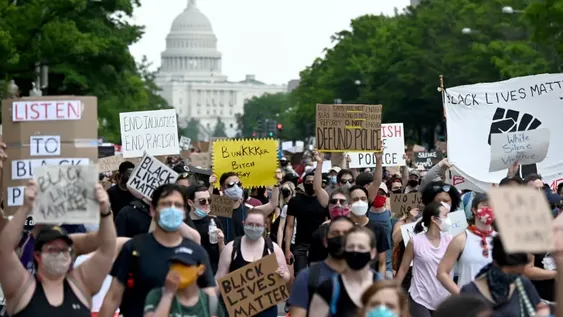 El reclamo antirracista por Floyd rompe las fronteras