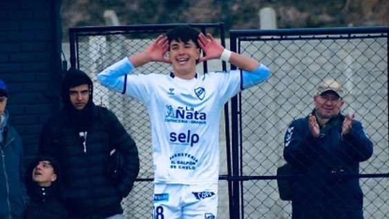[VIDEO] ¡Qué golazo! Sacando del medio, un pibe sanjuanino surgido en Desamparados hizo un gol que se hizo viral
