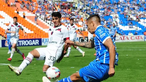 Godoy Cruz rescató un empate 2-2 frente a Newell’s en Mendoza