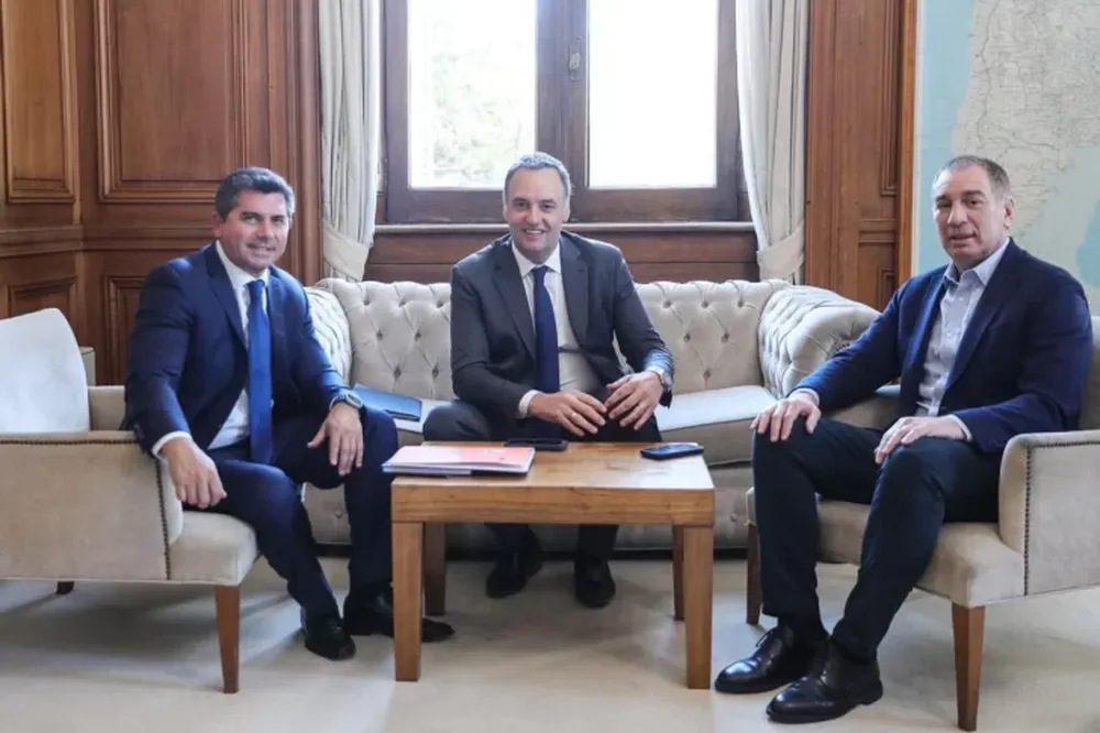 El ministro Santilli llega a San Juan para reunirse con Orrego por las reformas en el Congreso