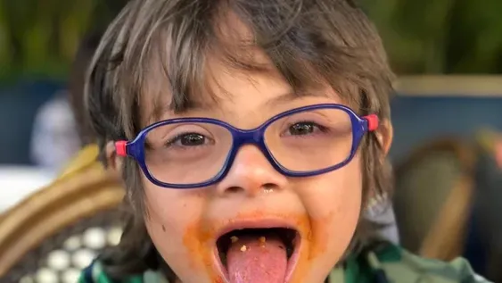 El hijo de un famoso le sacó el celular a su papá y le mandó audios a Messi