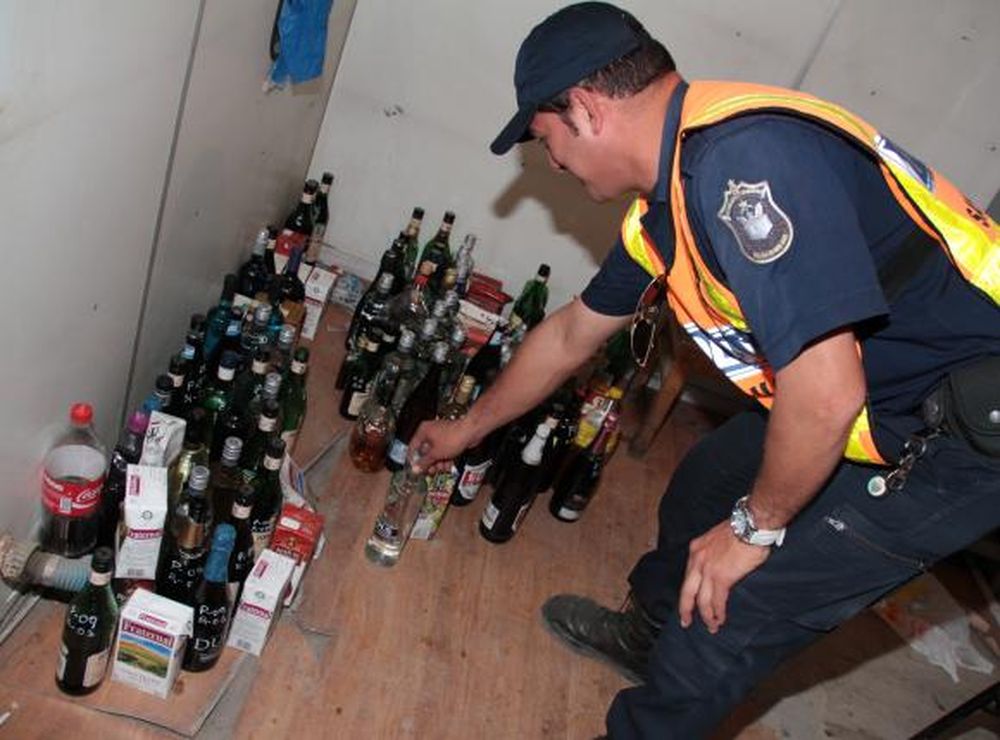 En cuatro días de control, la Policía incautó unos 560 litros de alcohol