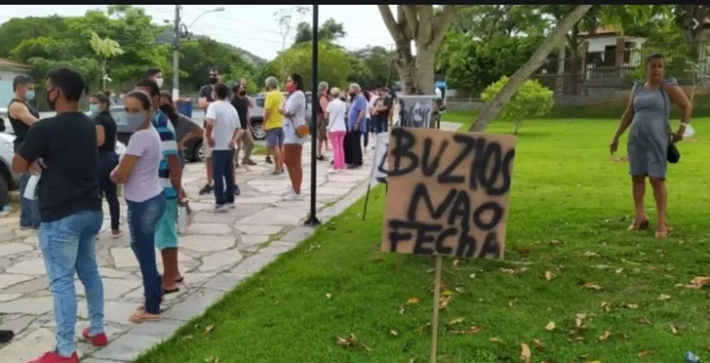 Incidentes en Buzios tras la orden para que los turistas desalojen la ciudad en 72 horas