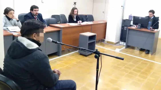 Sospechan que violó a su primita y un juez le dictó 2 meses de preventiva en su casa