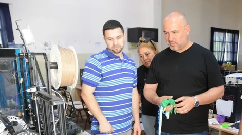 Diario de Cuyo | AYUDA ESCOLAR. El año pasado, autoridades del Parque Provincial Ischigualasto donaron una impresora 3D a la Escuela Agrotécnica de Valle Fértil.