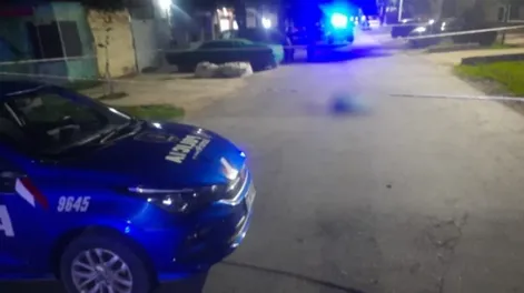 Arrojan un cadáver en la vía pública con una nota en el calzoncillo: “Con la mafia no se jode”