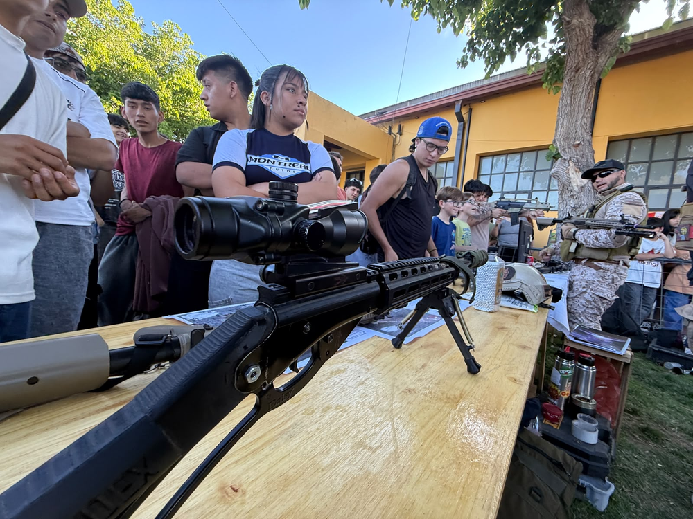 Exhibici&oacute;n de marcadoras de AirSoft