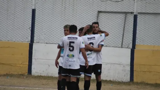 Del Bono pasó por encima a Rivadavia y saltó a la zona de clasificación