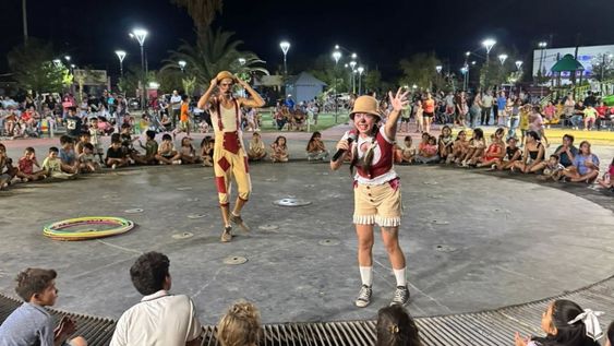 Los baños públicos en Sarmiento están pensados para la gente que concurre a la villa cabecer a hacer trámites o a divertirse en la Plaza Dominguito.