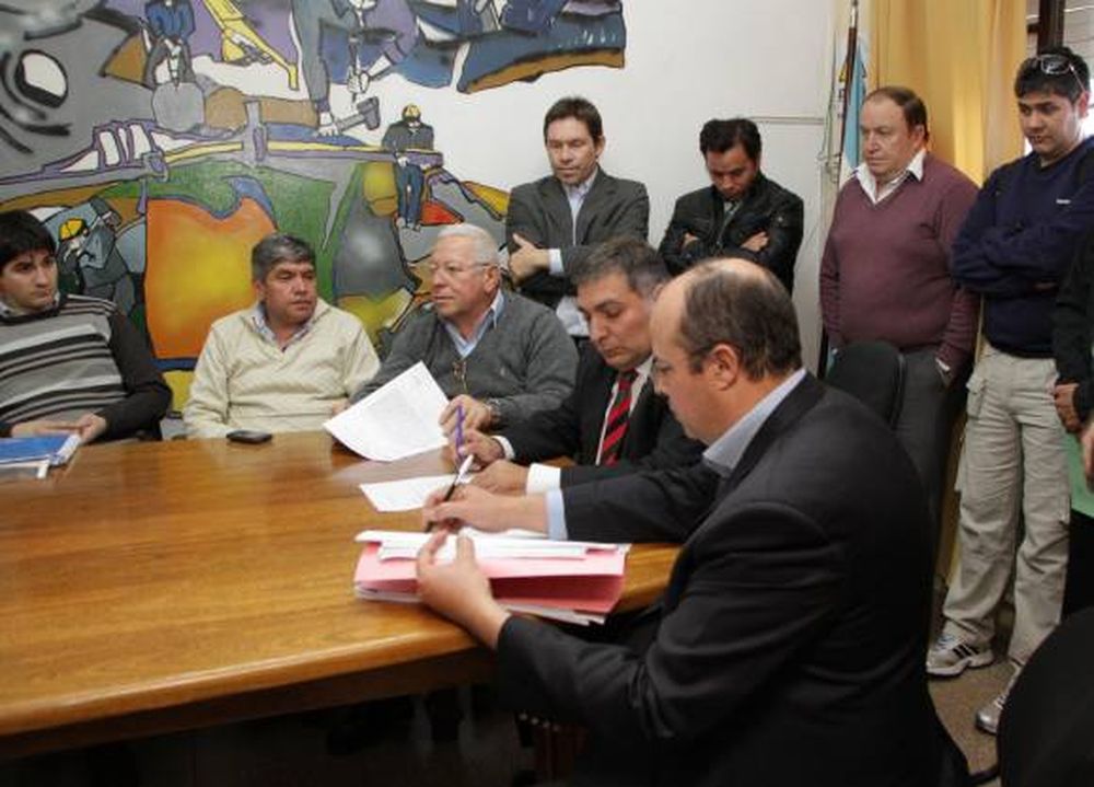 Hoy no abren los súper, shoppings y los comercios