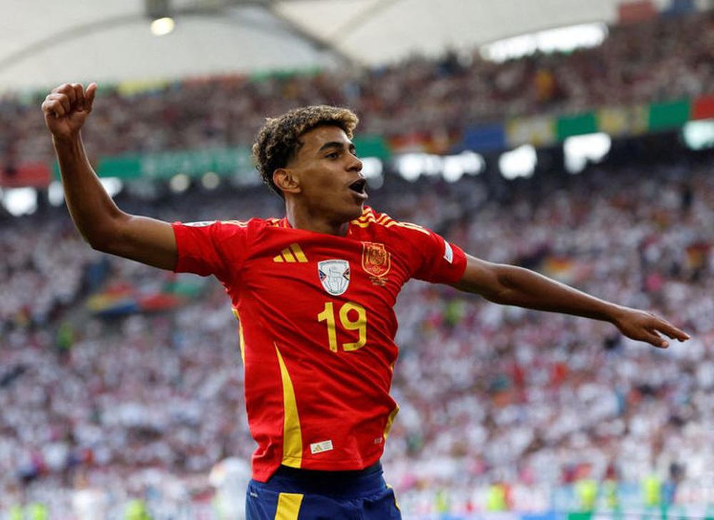 Heredero. España sueña con su magia y el mundo del fútbol posiciona a Yamal como el sucesor de la era Messi-Cristiano Ronaldo.