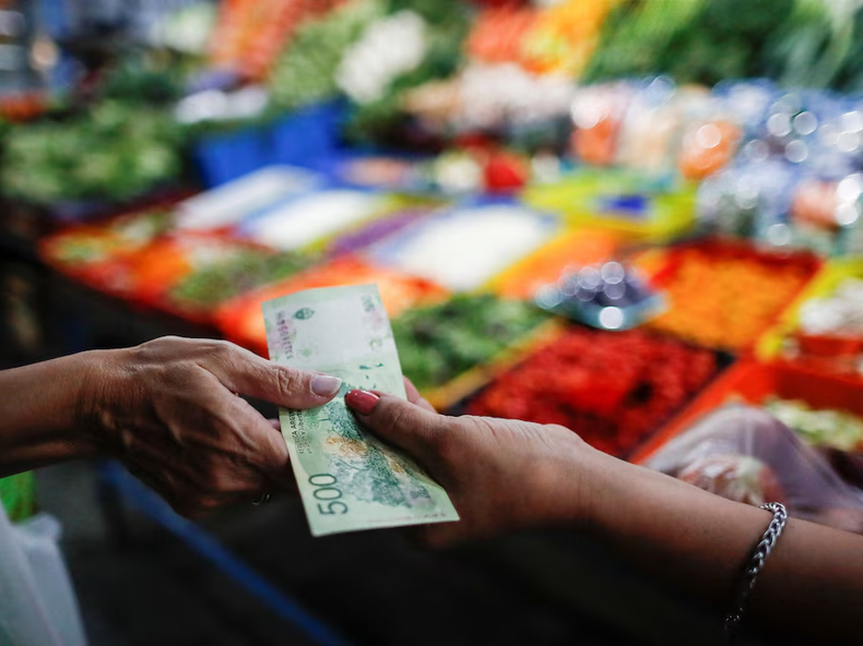 La pérdida de centralidad de la inflación en las encuestas coincidió con un registro de pobreza del 32% en el primer semestre de 2026.&nbsp;