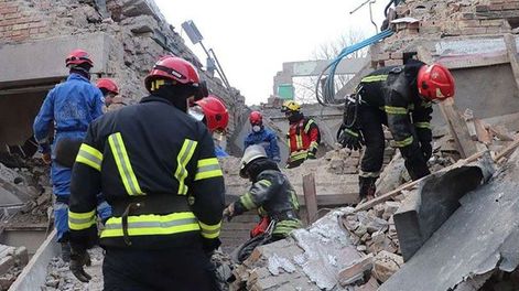 Ucrania: un muerto y 25 heridos cuando un misil impactó un edificio residencial