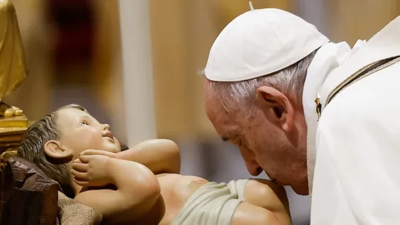 El Papa Francisco reclamó trabajos dignos y seguros en la Misa de Gallo