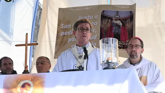 ‘No se puede vivir a sémola y arroz´, la crítica de la Iglesia