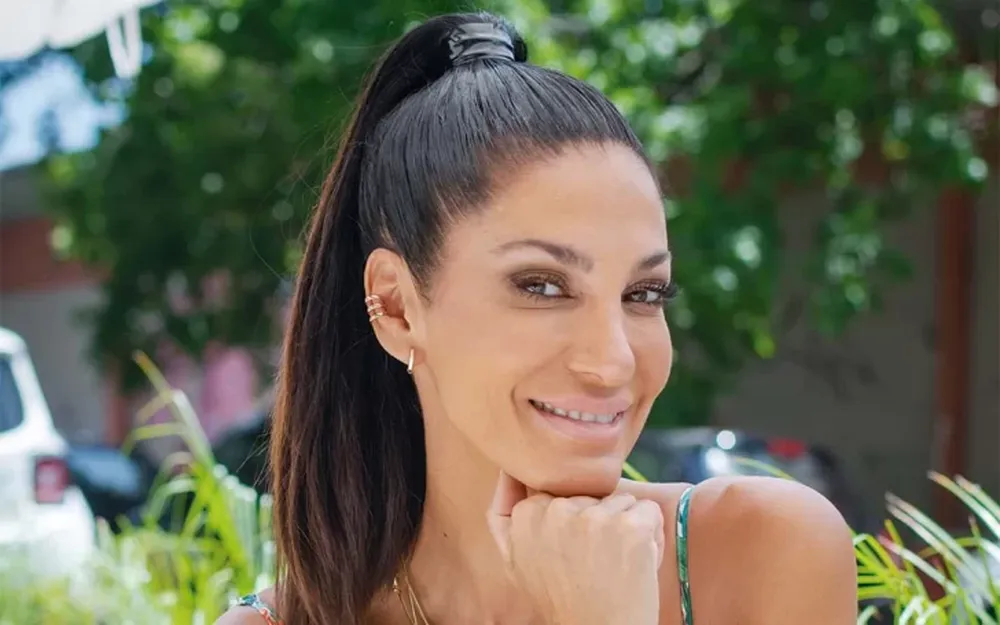 Silvina Escudero posó con una bikini hilo delantal de un centímetro: “Ufff, es mucho”