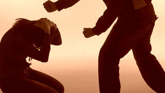 Tres años y 6 meses de cárcel para un hombre que pateó y mordió a su pareja embarazada