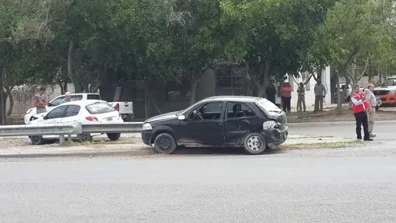 Aparatoso choque en Ruta 40 dejó a dos vehículos en la banquina