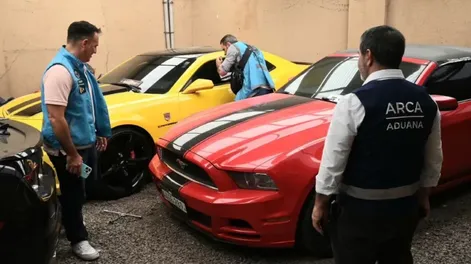 Desbaratan una banda que contrabandeaba autos de lujo: entraban como turistas y aparecían en videos de artistas